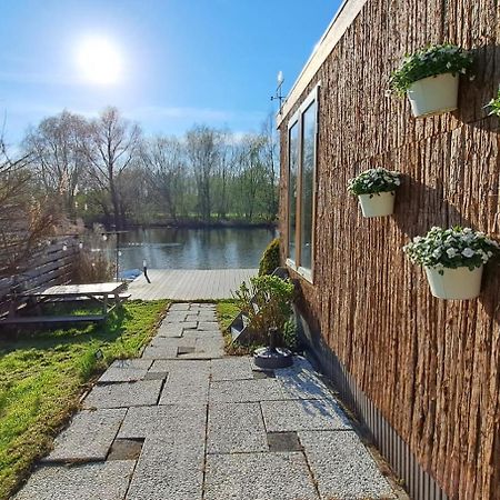 Het Witte Chalet Aan Het Water Van Monumentaal Fort Ooltgensplaat Extérieur photo