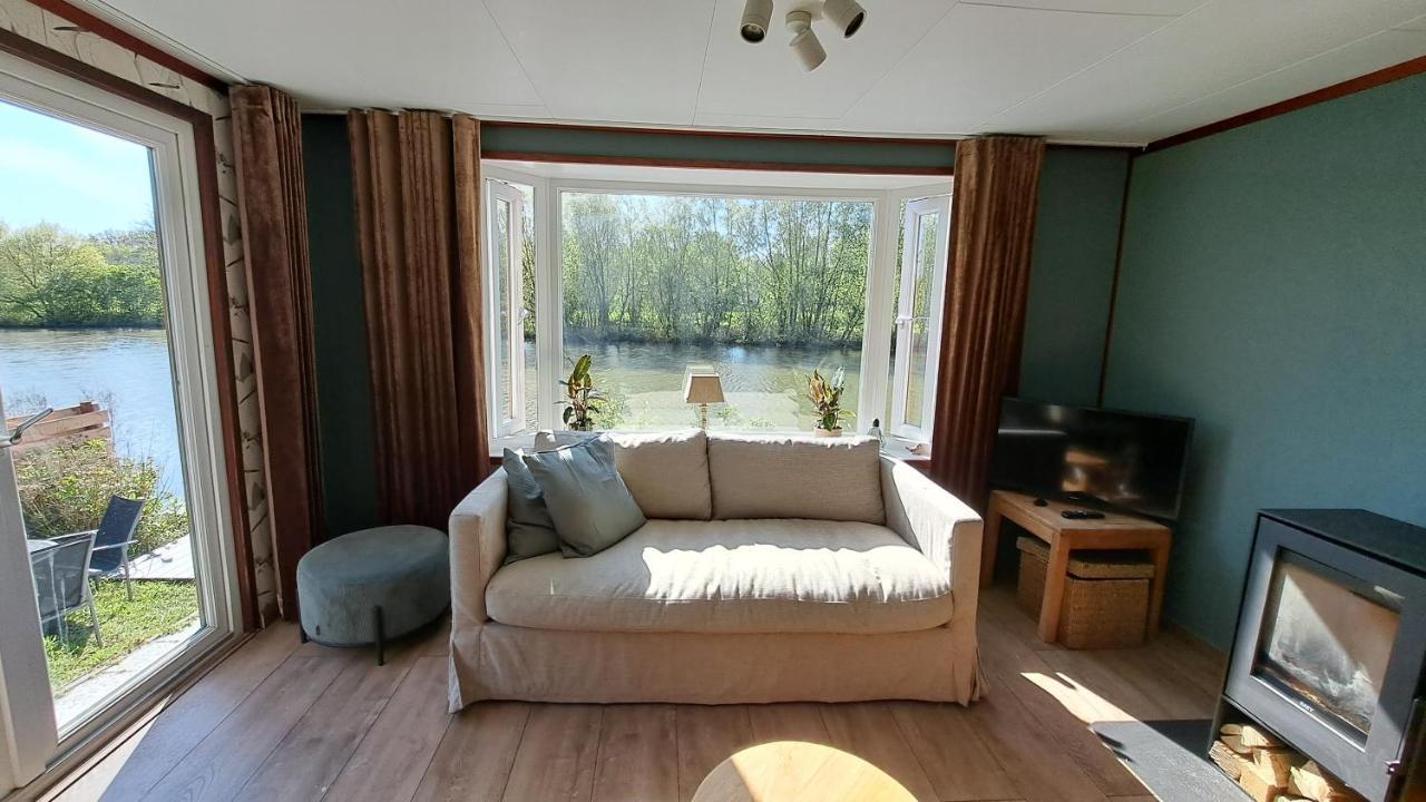 Het Witte Chalet Aan Het Water Van Monumentaal Fort Ooltgensplaat Extérieur photo